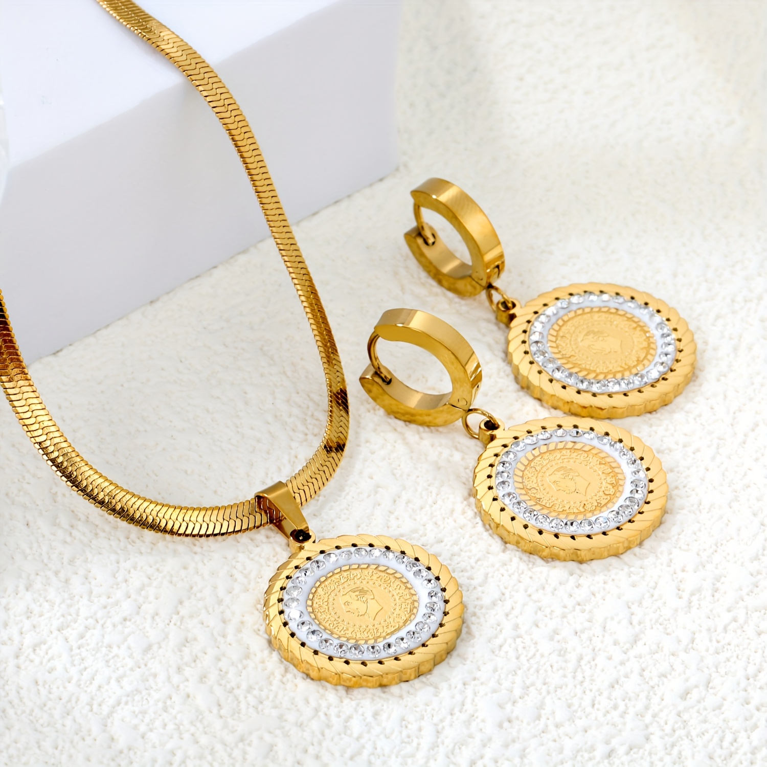 3pcs Golden Portrait Necklace and Earrings Set